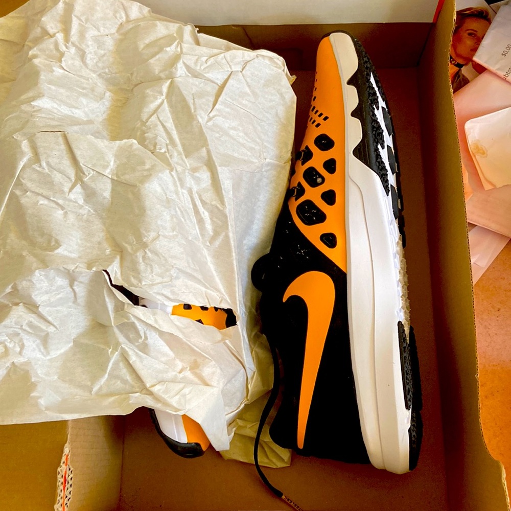 Nike train speed 4amp sneakers nfl Steelers new never worn